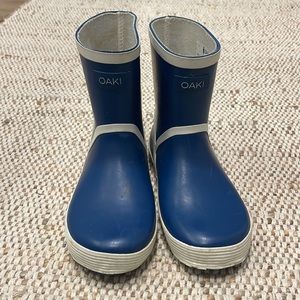 OAKI blue rain boots size 3